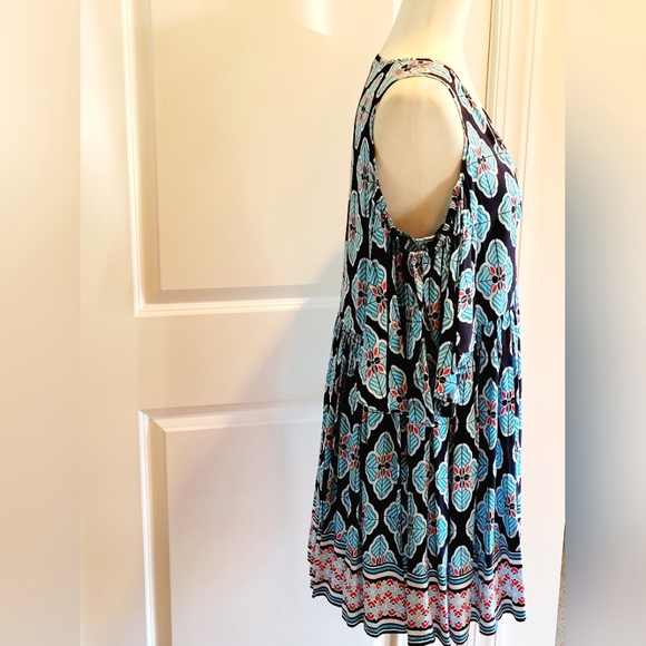 🌺Crown & Ivy Cold Shoulder Dress - Picture 5 of 9